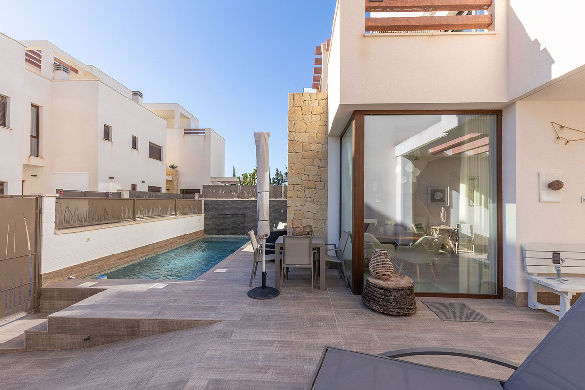 Se vende Villa - Chalet de 3 dormitorios en Costa Blanca, Alicante, España