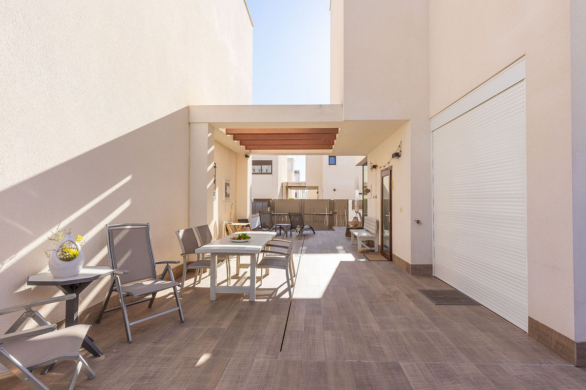 Se vende Villa - Chalet de 3 dormitorios en Costa Blanca, Alicante, España