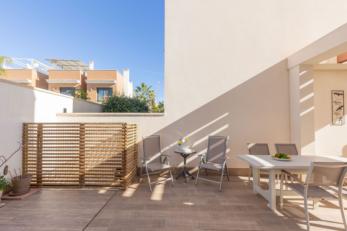 Se vende Villa - Chalet de 3 dormitorios en Costa Blanca, Alicante, España