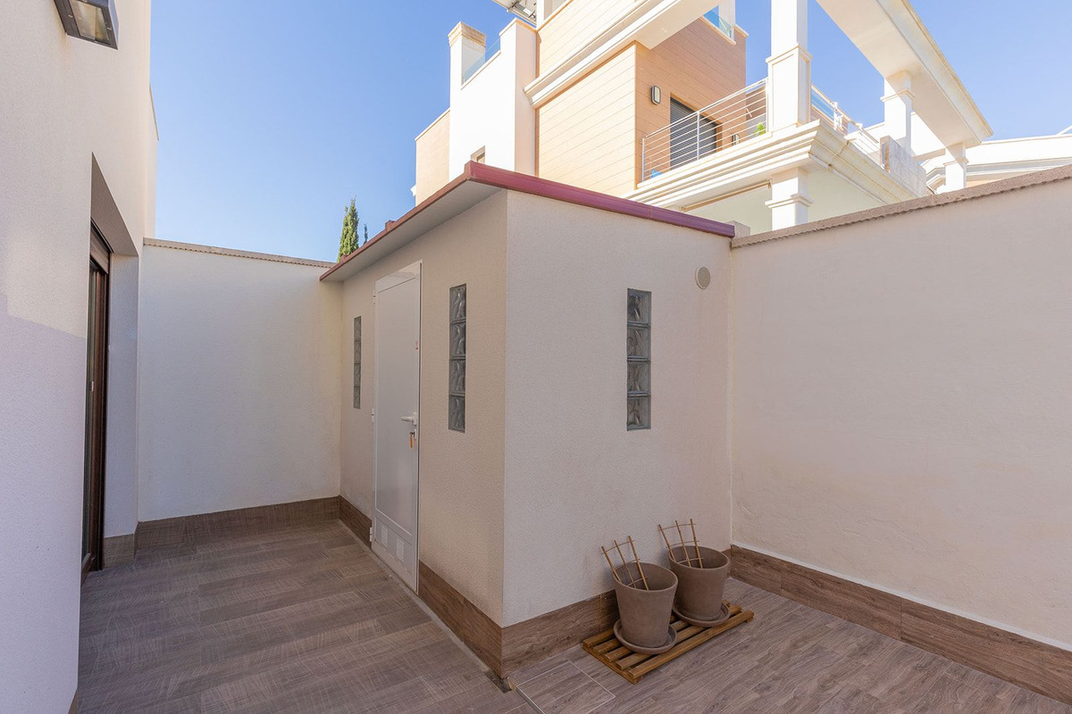 Se vende Villa - Chalet de 3 dormitorios en Costa Blanca, Alicante, España