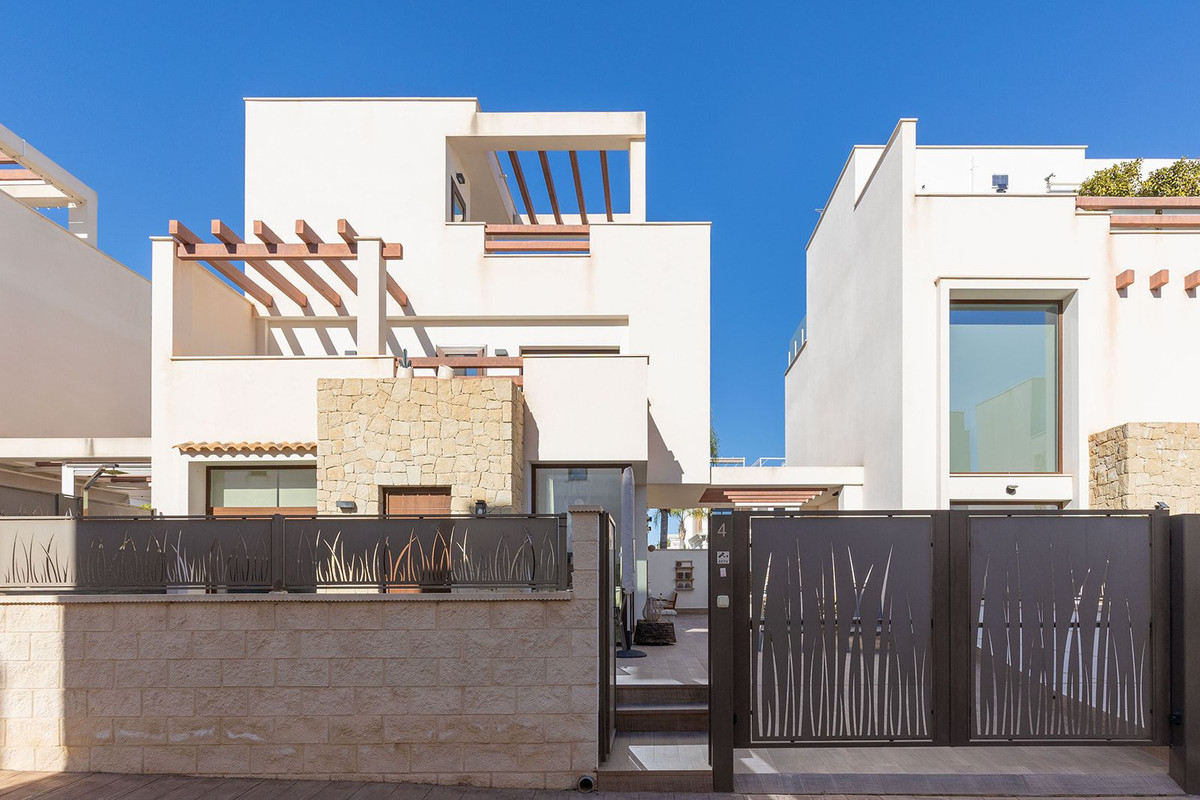 Se vende Villa - Chalet de 3 dormitorios en Costa Blanca, Alicante, España