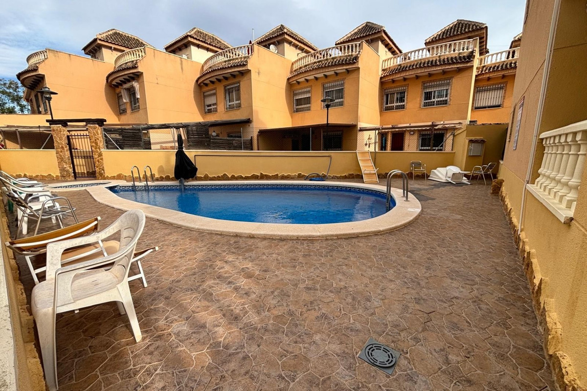 Se vende Adosada de 5 dormitorios en Costa Blanca, Alicante, España
