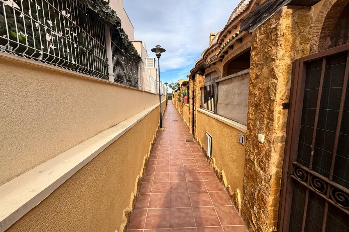 Se vende Adosada de 5 dormitorios en Costa Blanca, Alicante, España