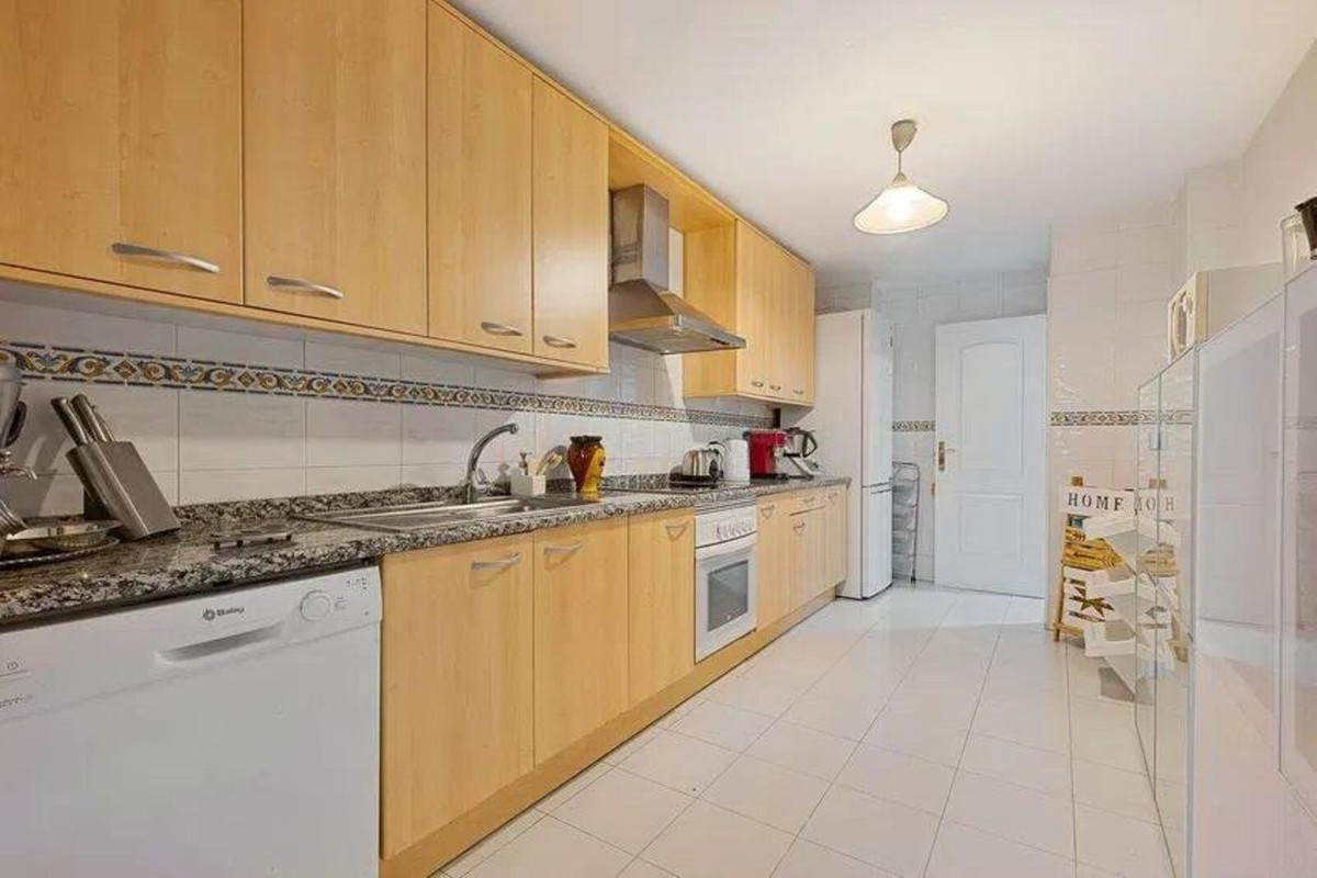 3 Bed Apartment for sale in San Pedro De Alcántara Costa Del Sol, Málaga, Spain