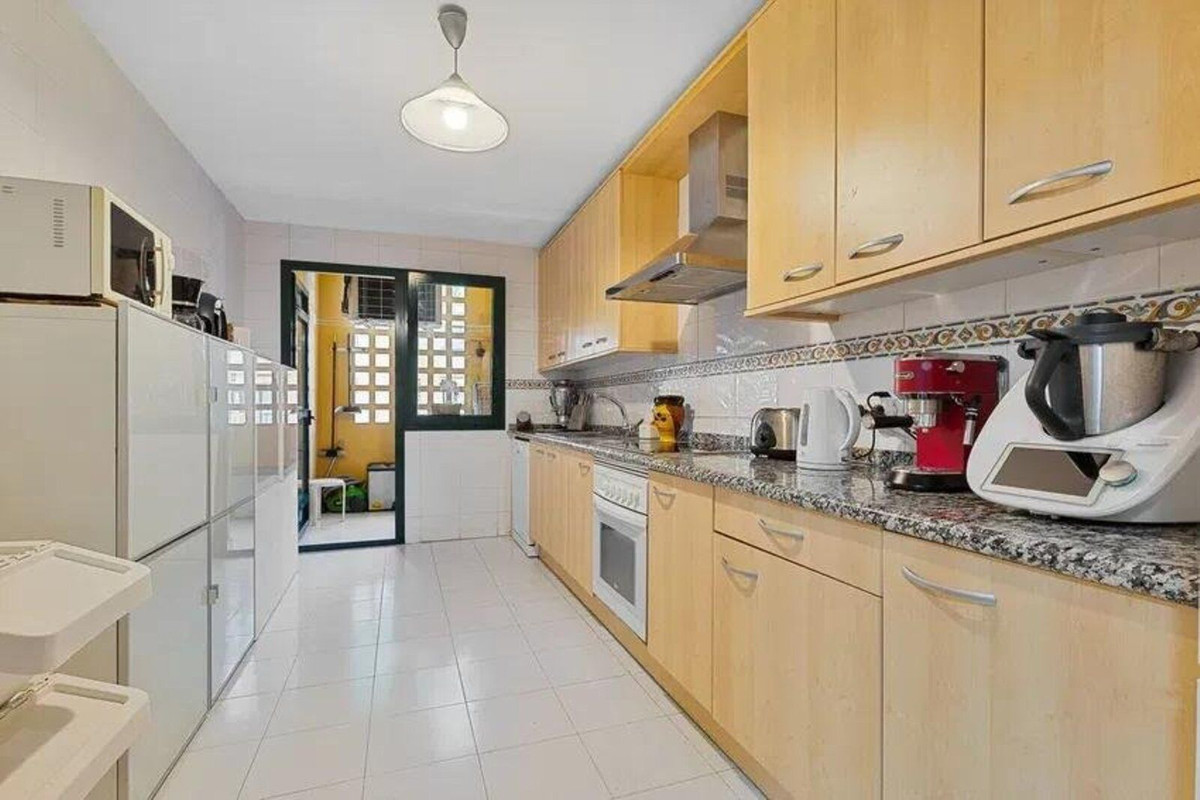 3 Bed Apartment for sale in San Pedro De Alcántara Costa Del Sol, Málaga, Spain
