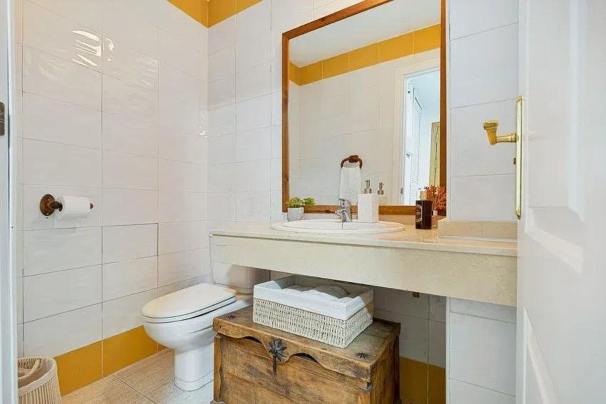 3 Bed Apartment for sale in San Pedro De Alcántara Costa Del Sol, Málaga, Spain