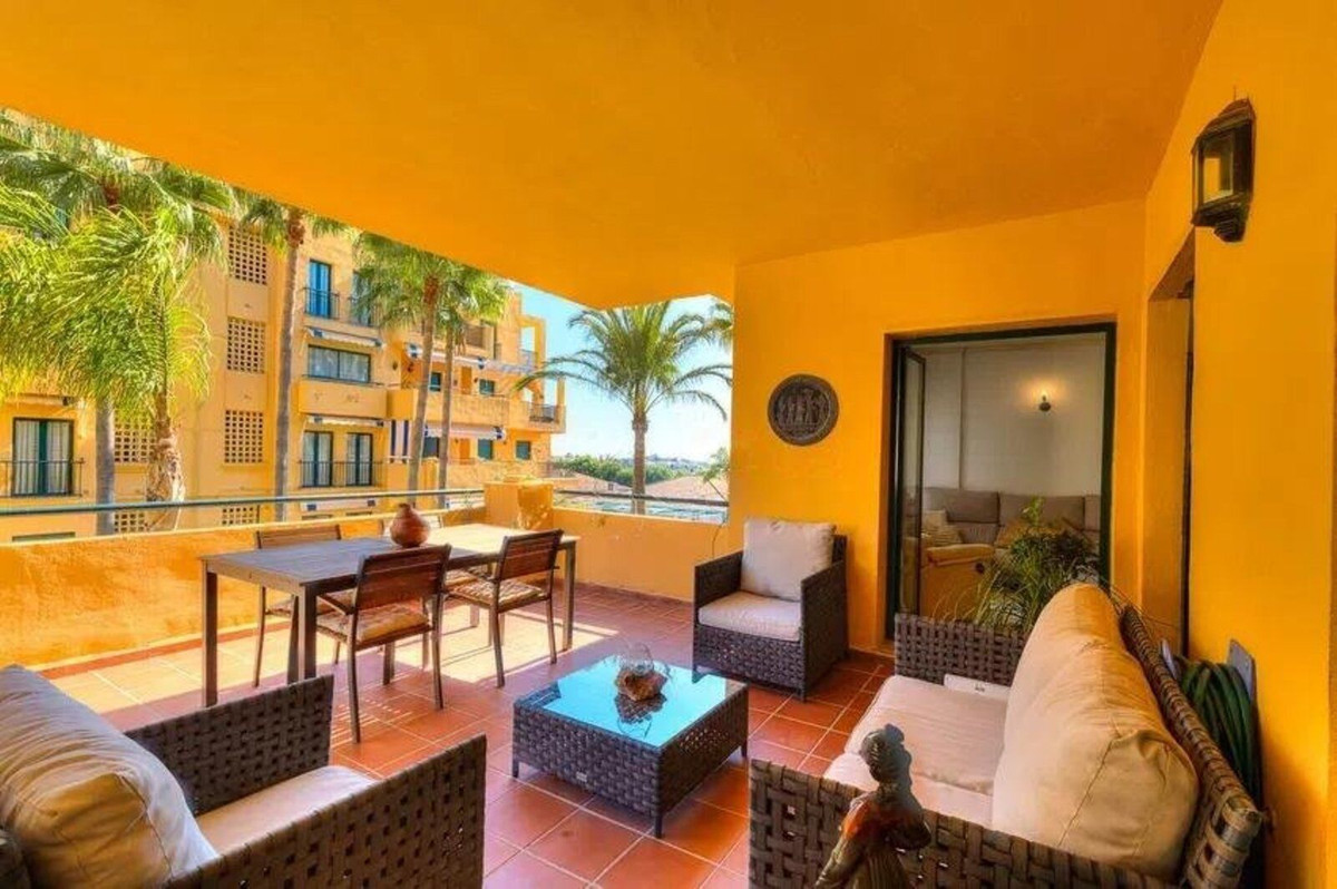 3 Bed Apartment for sale in San Pedro De Alcántara Costa Del Sol, Málaga, Spain