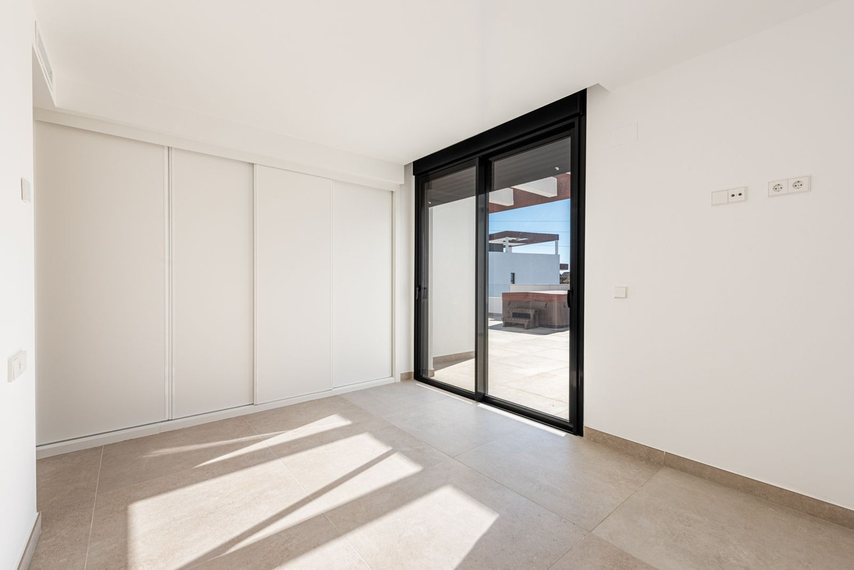 4 Bed Apartment for sale in Estepona Costa Del Sol, Málaga, Spain