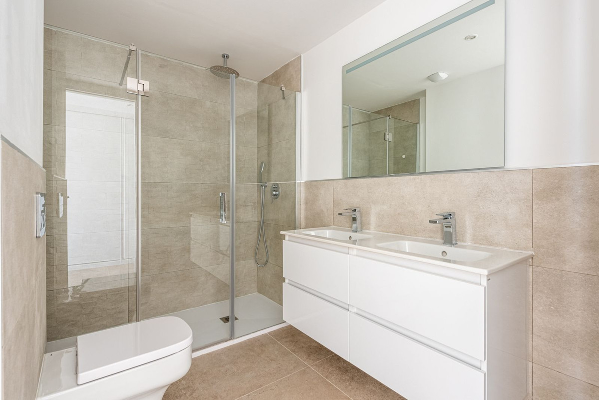 4 Bed Apartment for sale in Estepona Costa Del Sol, Málaga, Spain