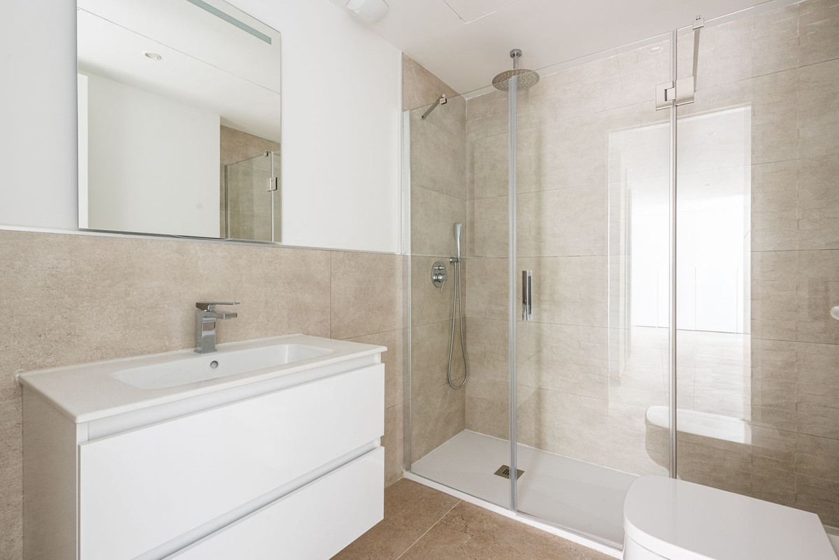 4 Bed Apartment for sale in Estepona Costa Del Sol, Málaga, Spain