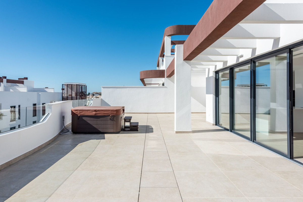 4 Bed Apartment for sale in Estepona Costa Del Sol, Málaga, Spain