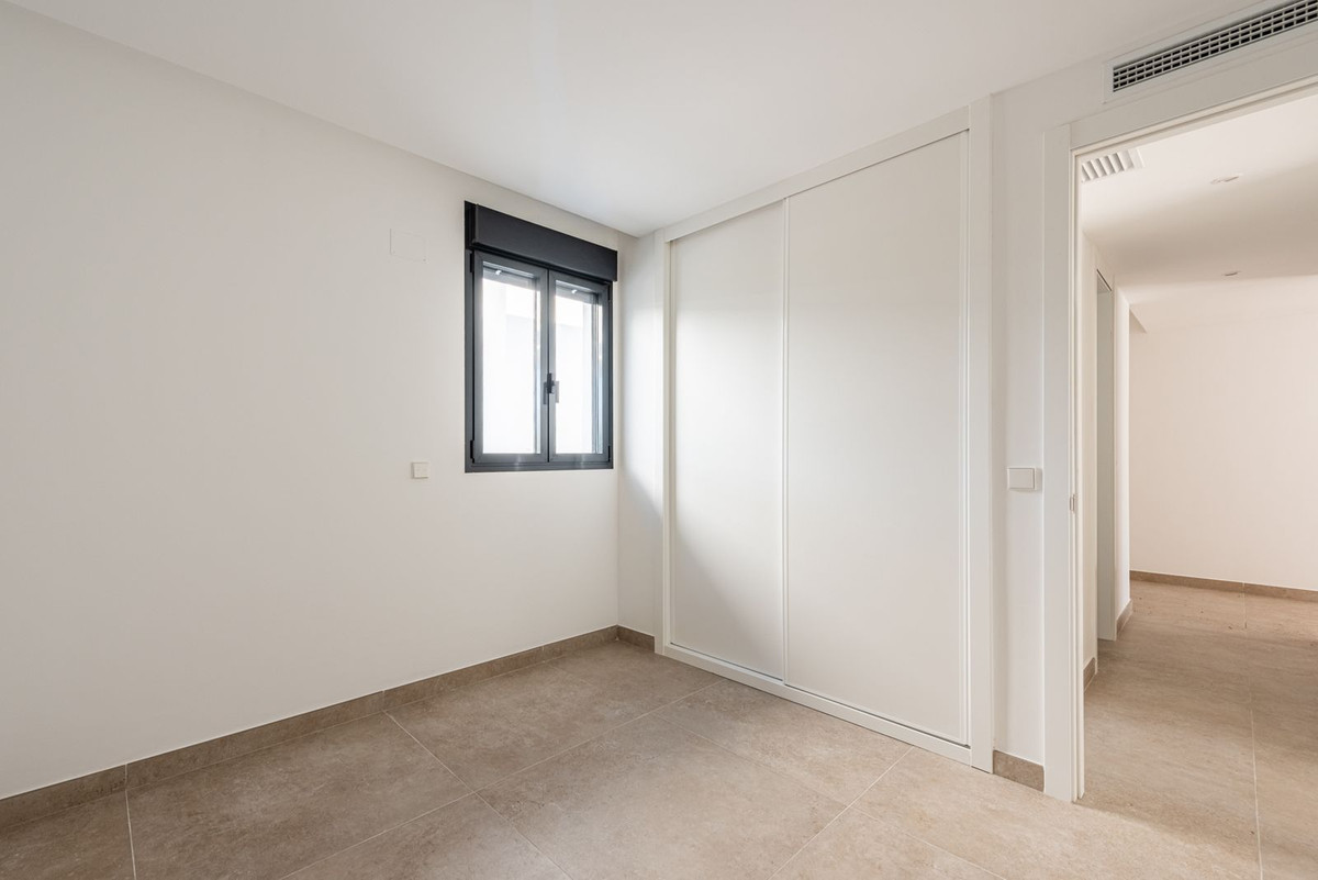 4 Bed Apartment for sale in Estepona Costa Del Sol, Málaga, Spain