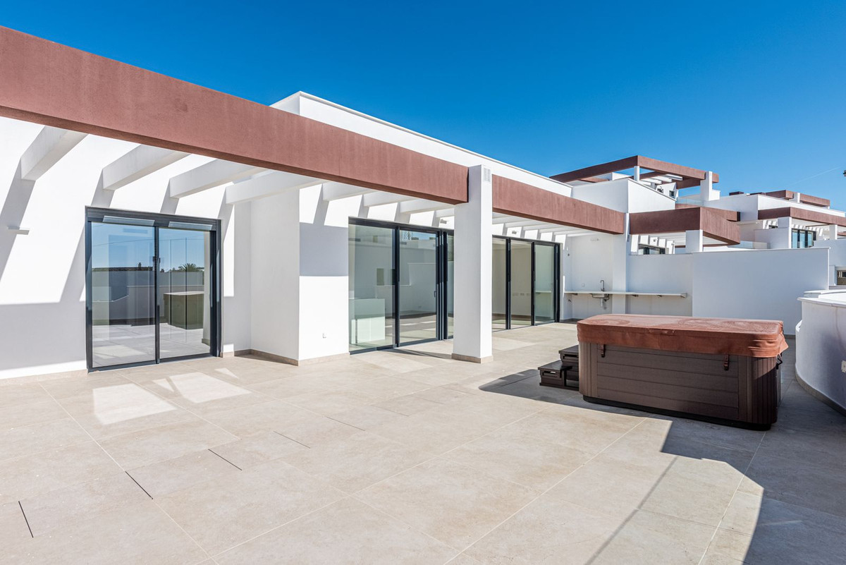 4 Bed Apartment for sale in Estepona Costa Del Sol, Málaga, Spain