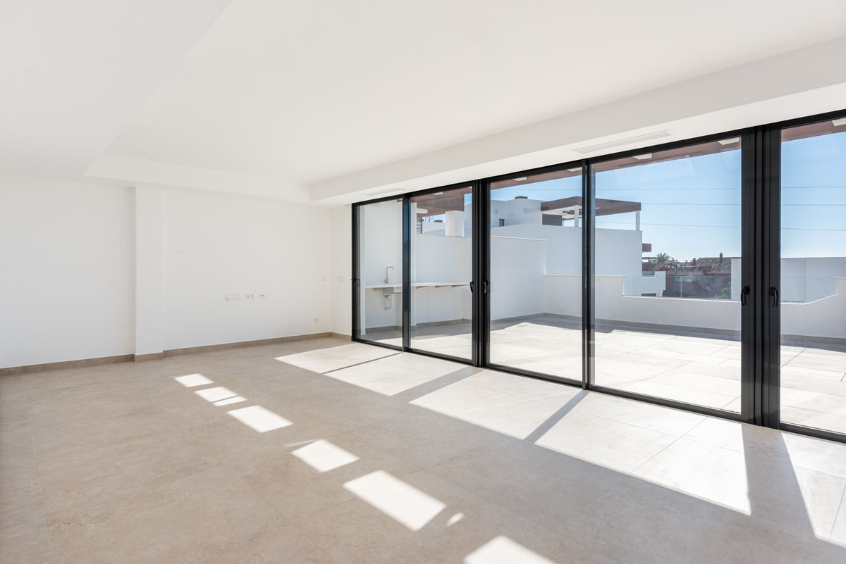 4 Bed Apartment for sale in Estepona Costa Del Sol, Málaga, Spain