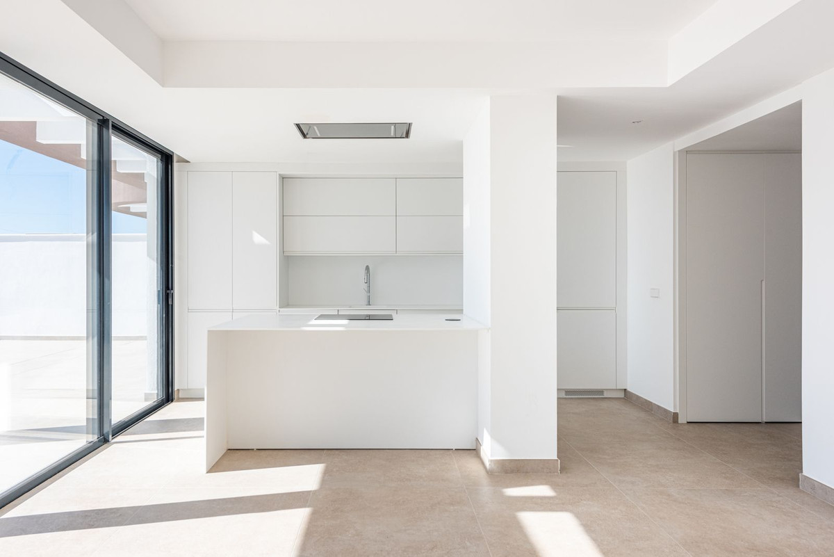 4 Bed Apartment for sale in Estepona Costa Del Sol, Málaga, Spain
