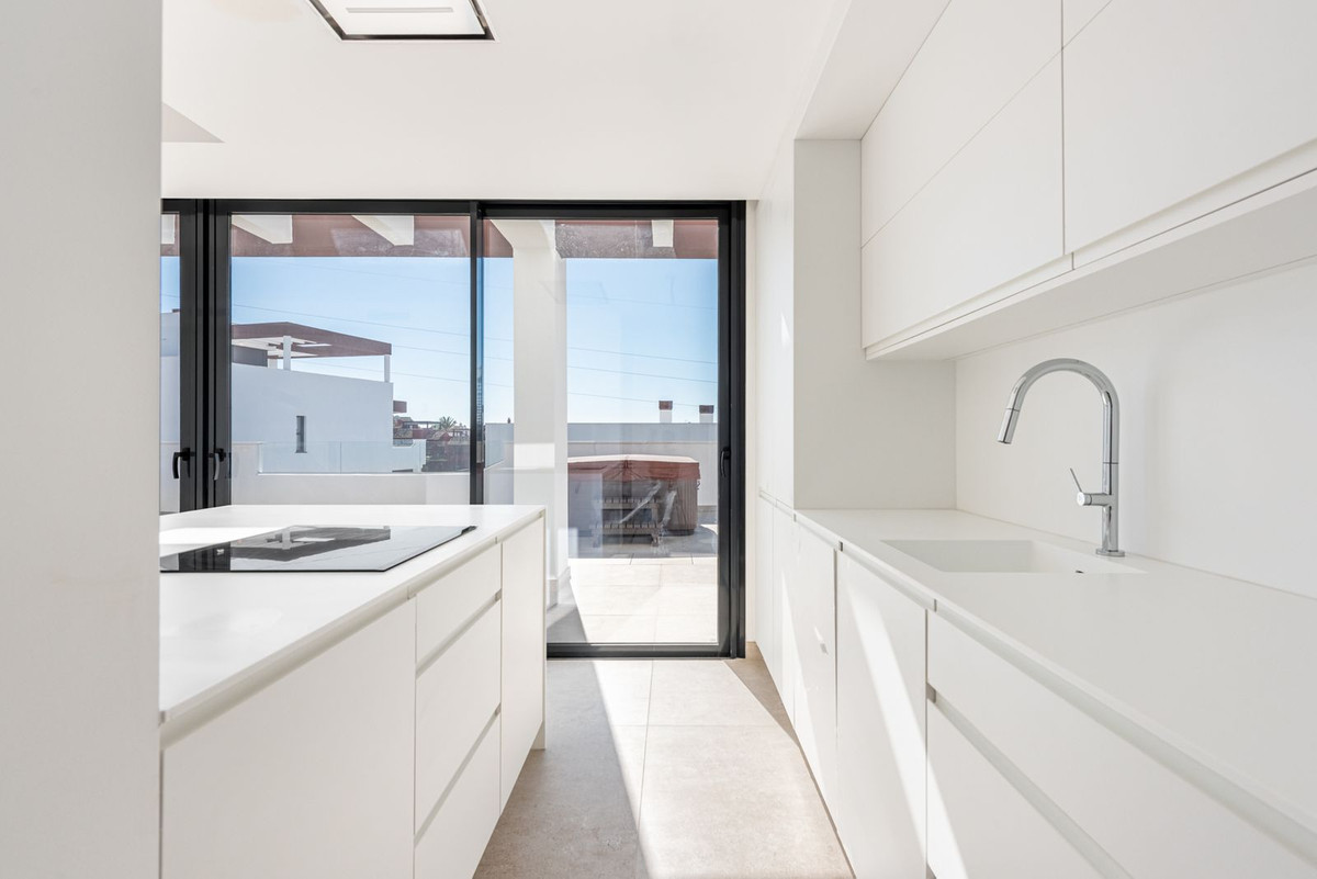 4 Bed Apartment for sale in Estepona Costa Del Sol, Málaga, Spain