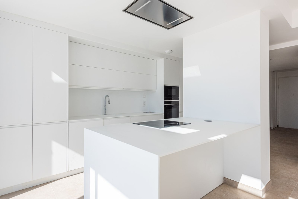 4 Bed Apartment for sale in Estepona Costa Del Sol, Málaga, Spain