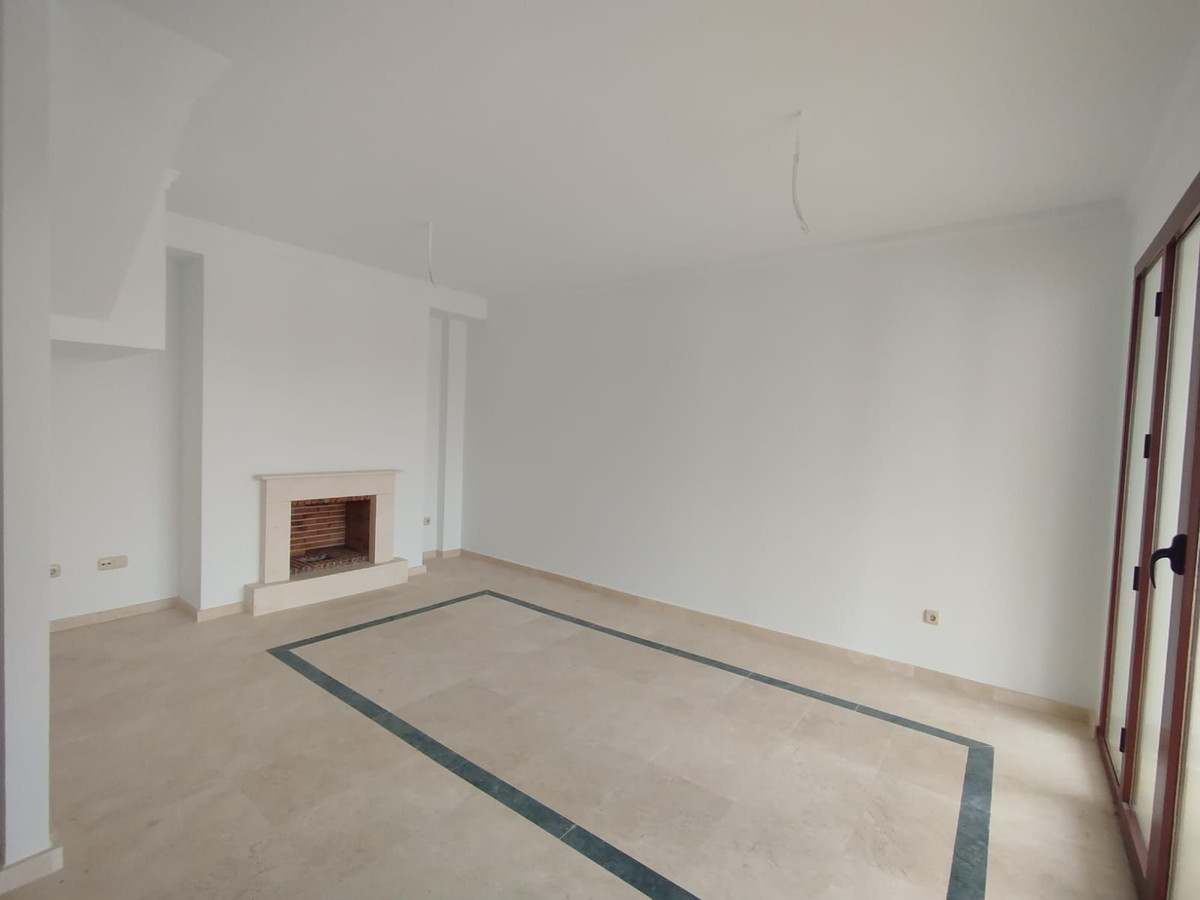 2 Bed Townhouse for sale in Doña Julia Costa Del Sol, Málaga, Spain