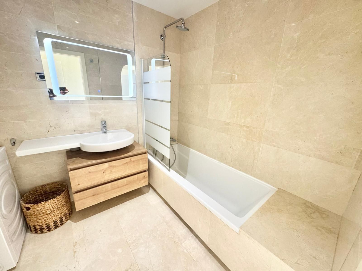 2 Bed Apartment for sale in Cerros Del Aguila Costa Del Sol, Málaga, Spain