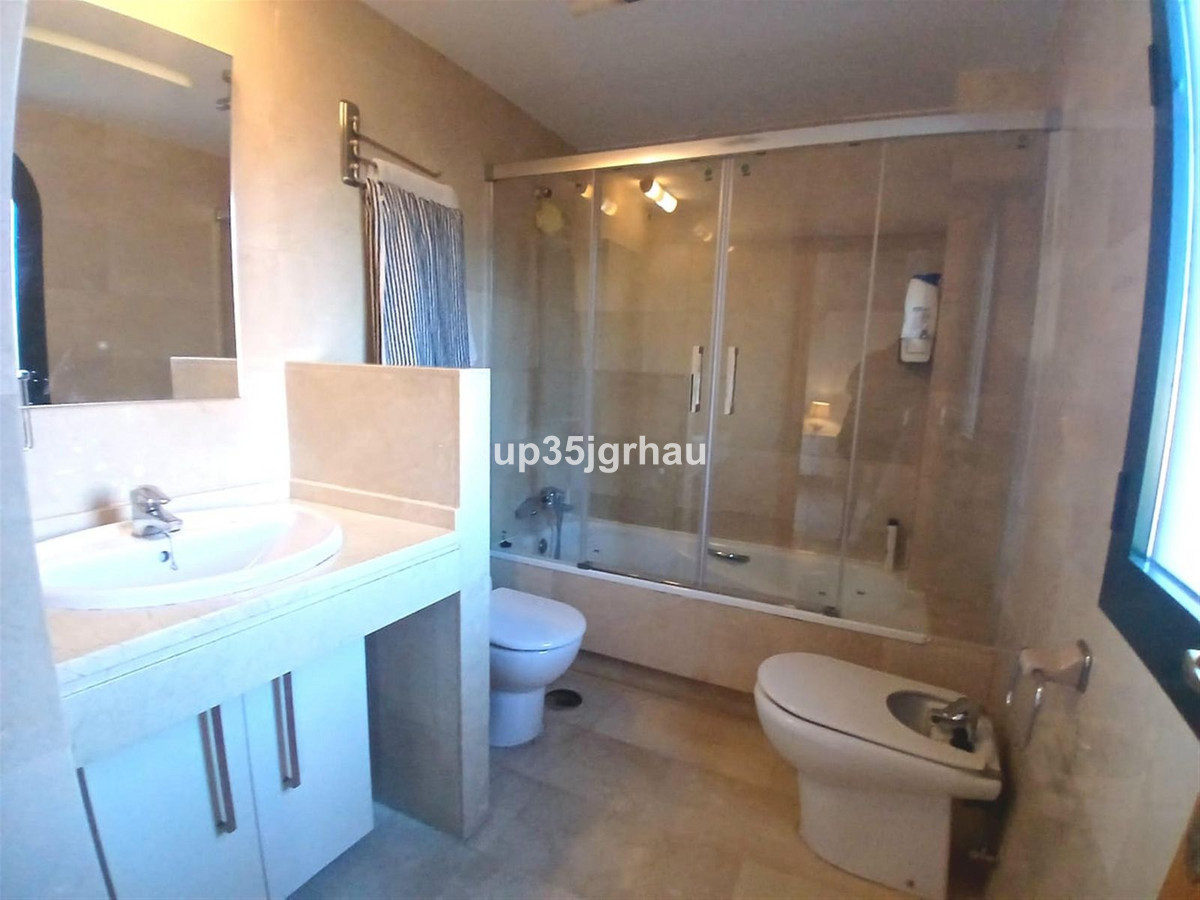 Se vende Apartamento Planta Media de 2 dormitorios en Costa Del Sol, Málaga, España