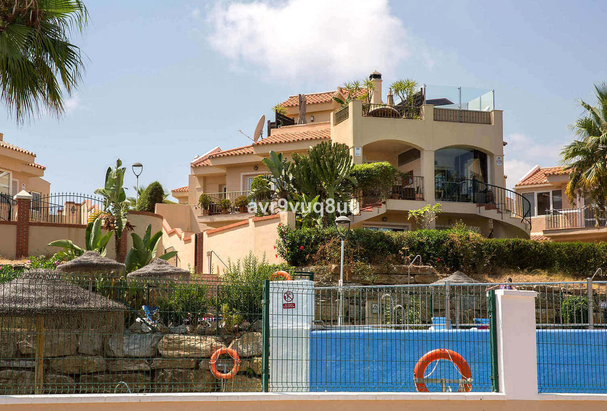 Se vende Pareada de 4 dormitorios en Costa Del Sol, Málaga, España