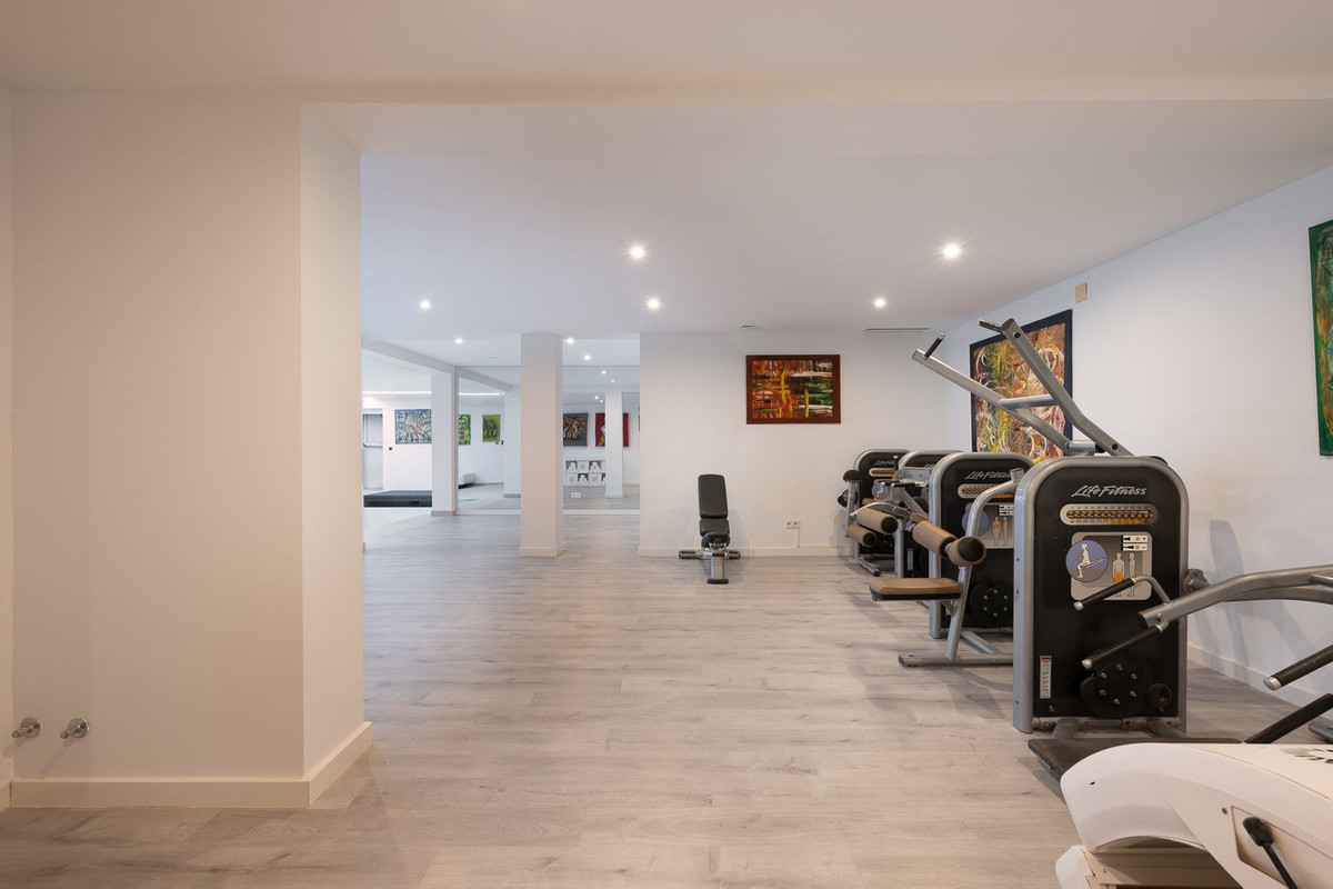 Se vende Villa - Chalet de 9 dormitorios en Costa Del Sol, Málaga, España
