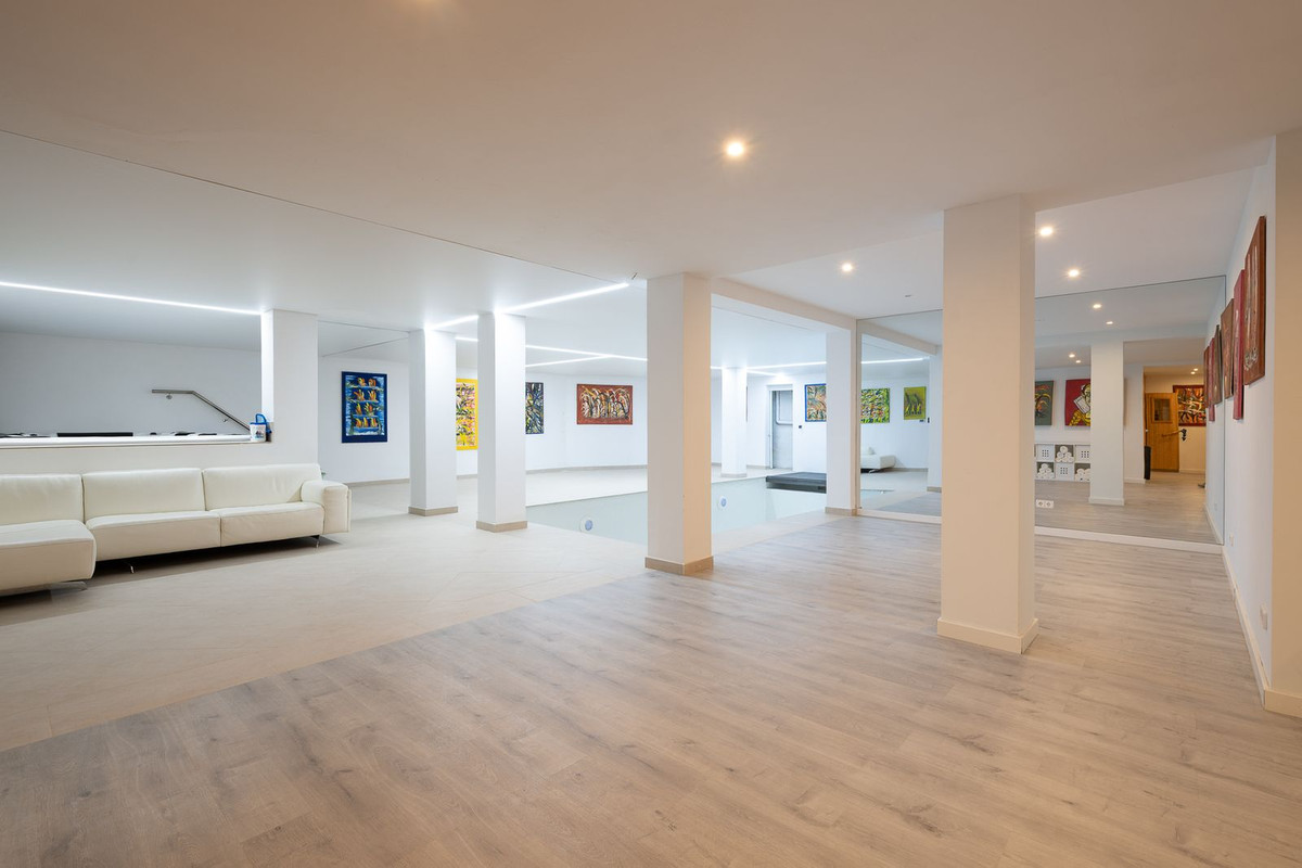 Se vende Villa - Chalet de 9 dormitorios en Costa Del Sol, Málaga, España