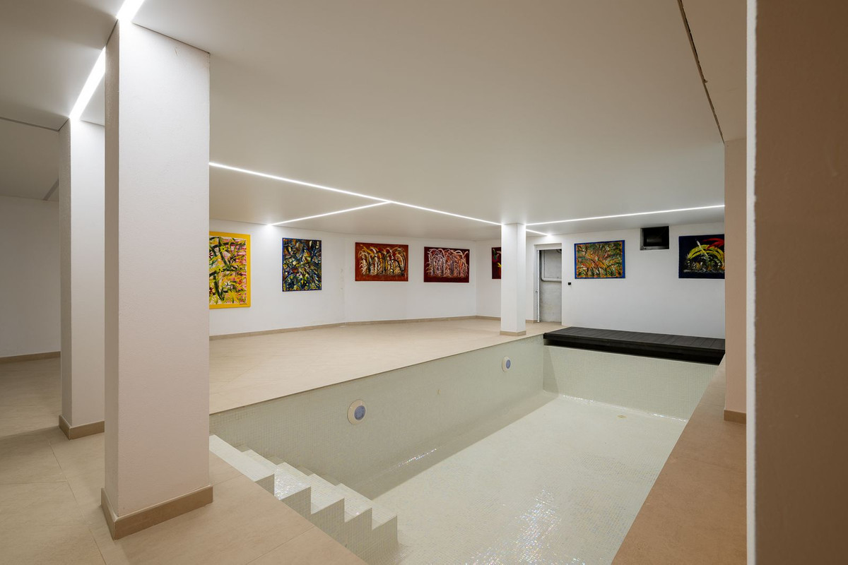 Se vende Villa - Chalet de 9 dormitorios en Costa Del Sol, Málaga, España