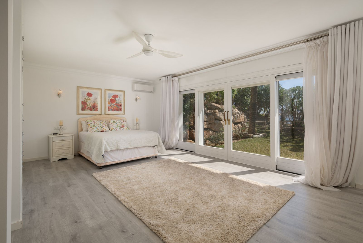 Se vende Villa - Chalet de 9 dormitorios en Costa Del Sol, Málaga, España