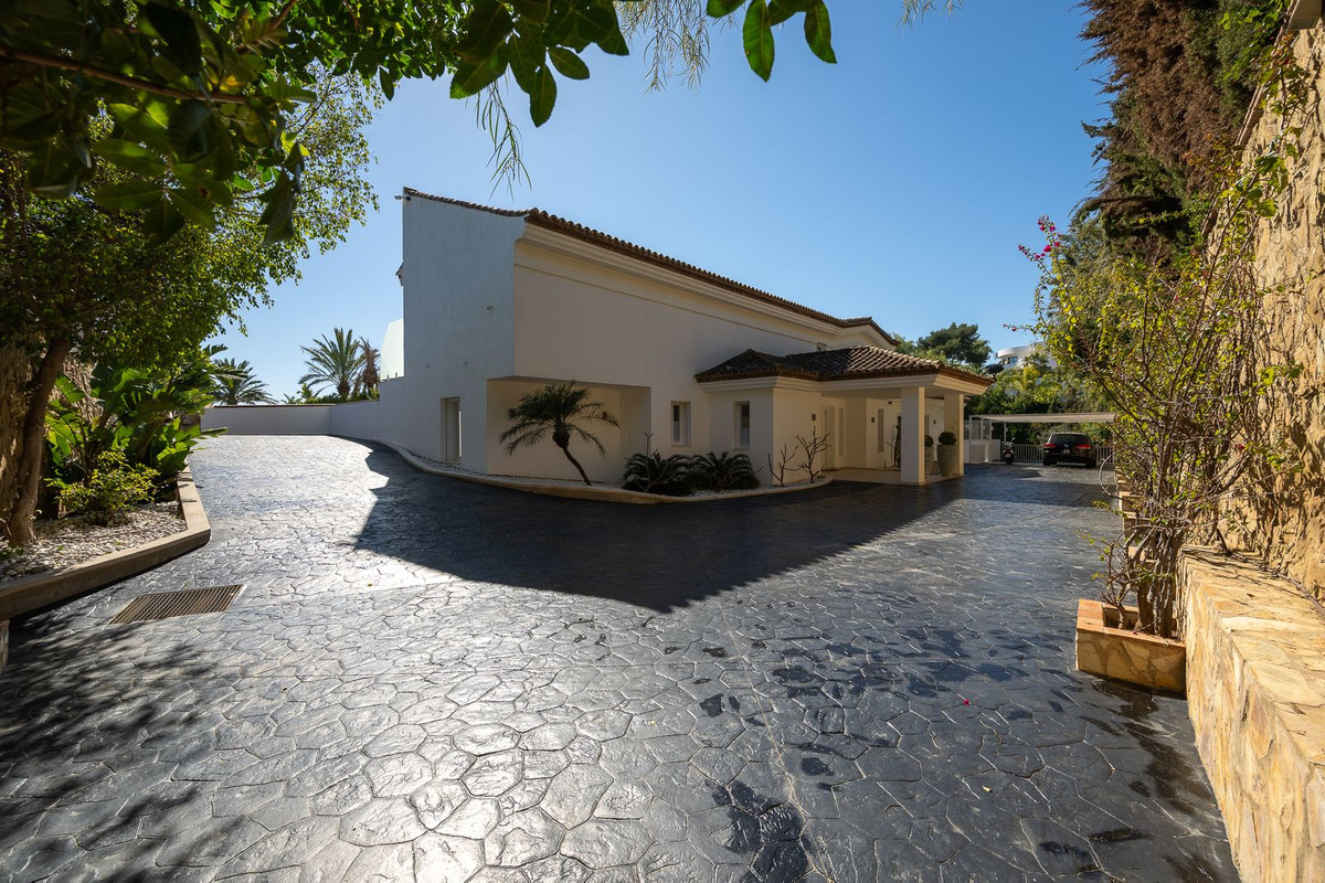 Se vende Villa - Chalet de 9 dormitorios en Costa Del Sol, Málaga, España