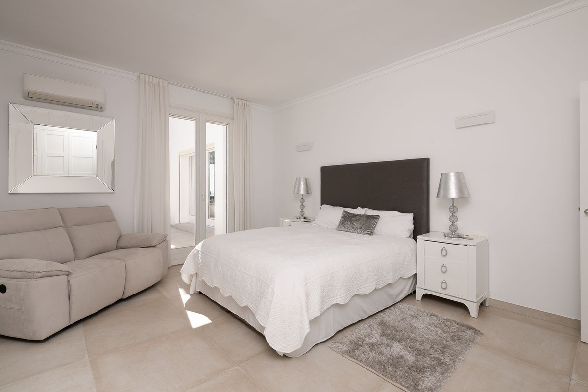 Se vende Villa - Chalet de 9 dormitorios en Costa Del Sol, Málaga, España