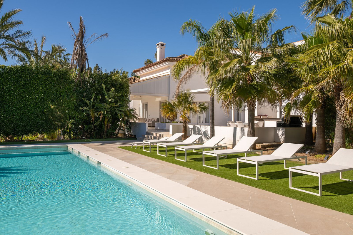 Se vende Villa - Chalet de 9 dormitorios en Costa Del Sol, Málaga, España