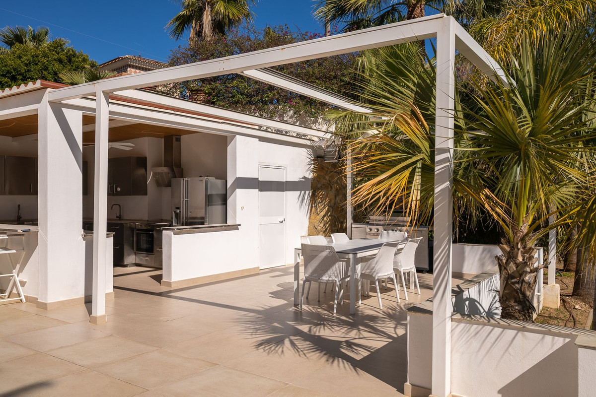 Se vende Villa - Chalet de 9 dormitorios en Costa Del Sol, Málaga, España