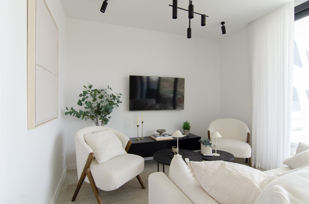 2 Bed Apartment for sale in Fuengirola Costa Del Sol, Málaga, Spain