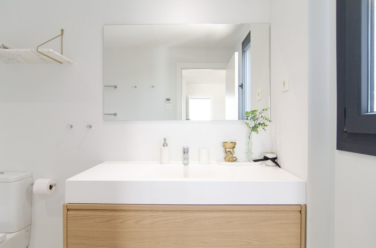 2 Bed Apartment for sale in Fuengirola Costa Del Sol, Málaga, Spain