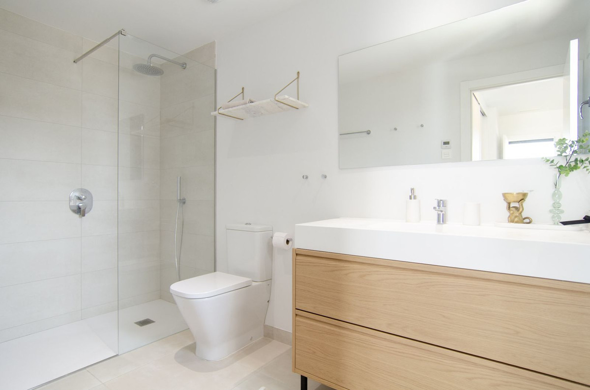 2 Bed Apartment for sale in Fuengirola Costa Del Sol, Málaga, Spain