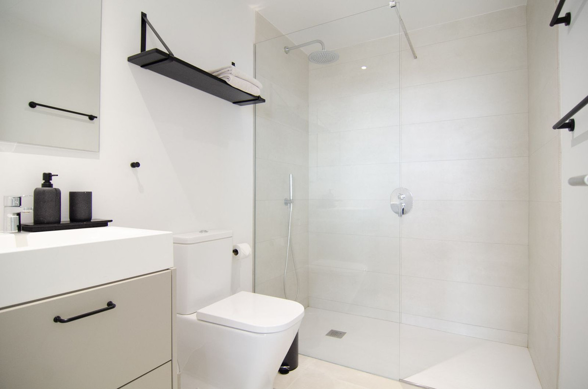 2 Bed Apartment for sale in Fuengirola Costa Del Sol, Málaga, Spain