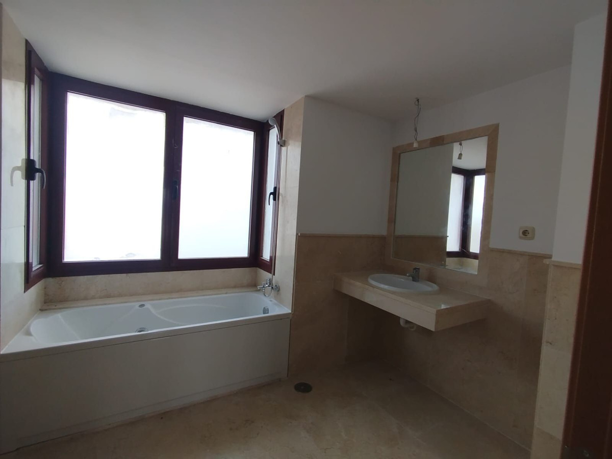 2 Bed Townhouse for sale in Doña Julia Costa Del Sol, Málaga, Spain