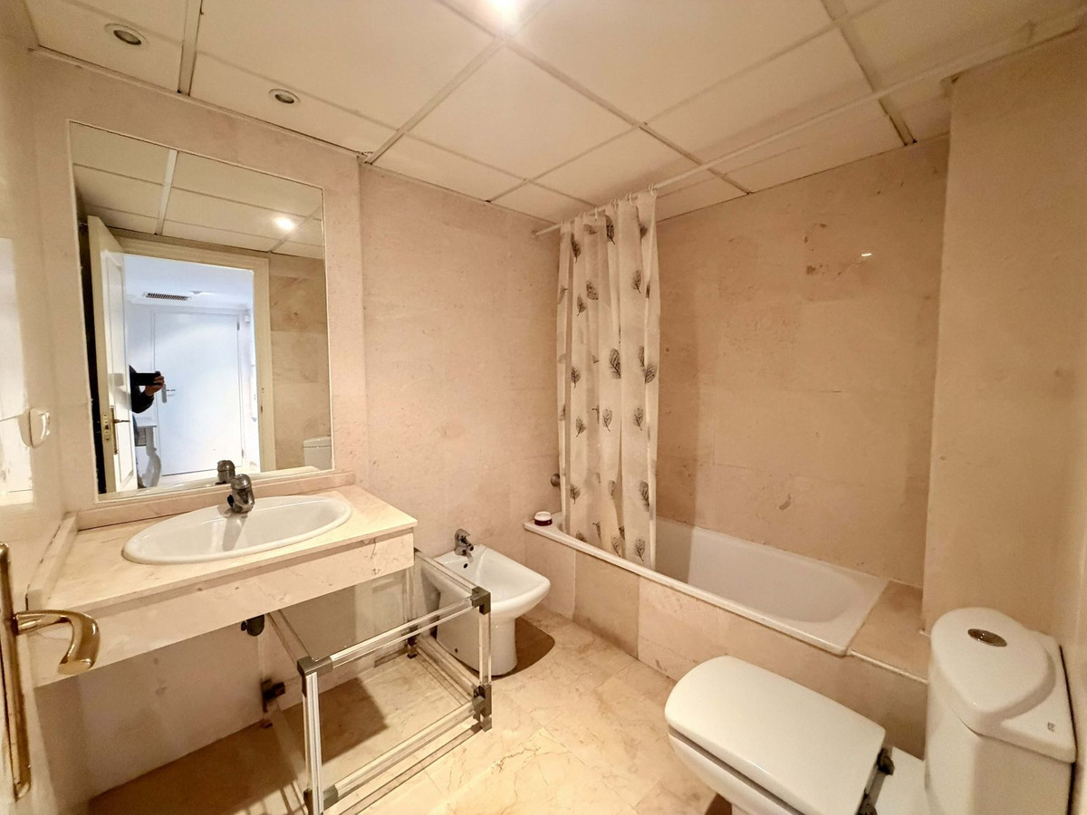 Se vende Apartamento Planta Media de 2 dormitorios en Costa Del Sol, Málaga, España