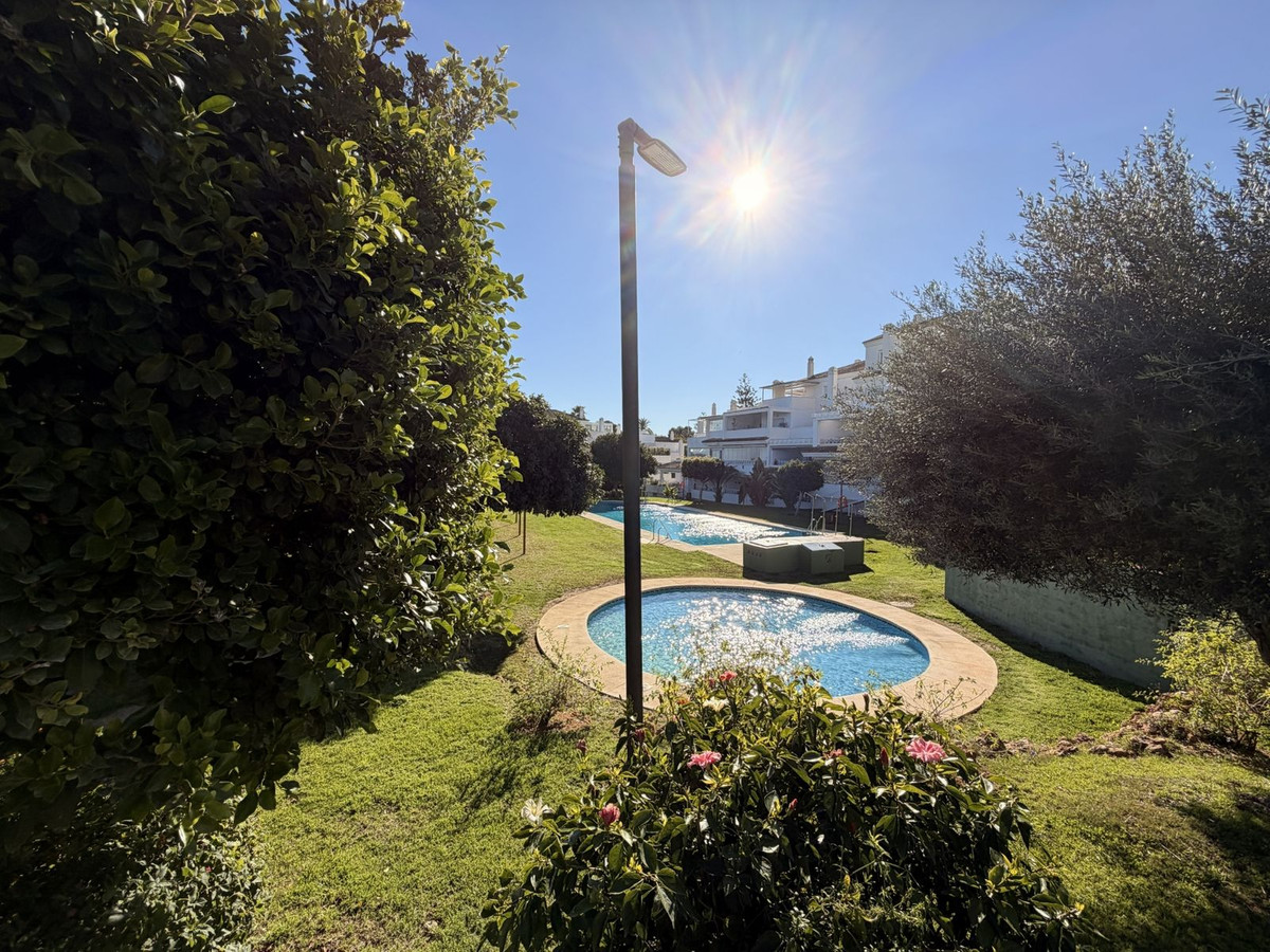 Se vende Apartamento Planta Media de 2 dormitorios en Costa Del Sol, Málaga, España