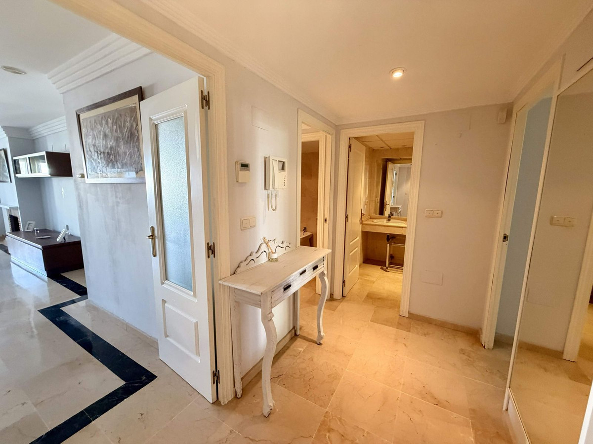 Se vende Apartamento Planta Media de 2 dormitorios en Costa Del Sol, Málaga, España