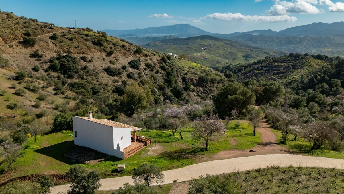 1 Bed Townhouse for sale in Alozaina Costa Del Sol, Málaga, Spain