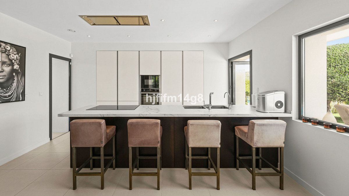 5 Bed Townhouse for sale in San Pedro De Alcántara Costa Del Sol, Málaga, Spain