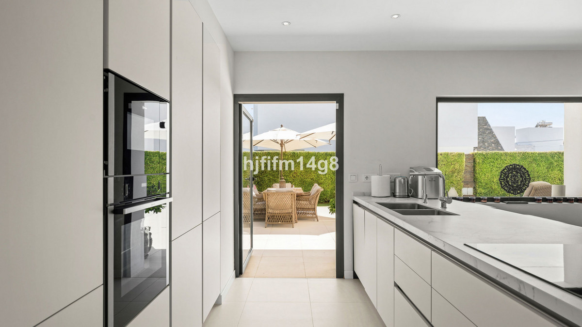 5 Bed Townhouse for sale in San Pedro De Alcántara Costa Del Sol, Málaga, Spain