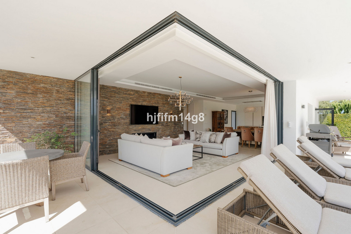 5 Bed Townhouse for sale in San Pedro De Alcántara Costa Del Sol, Málaga, Spain
