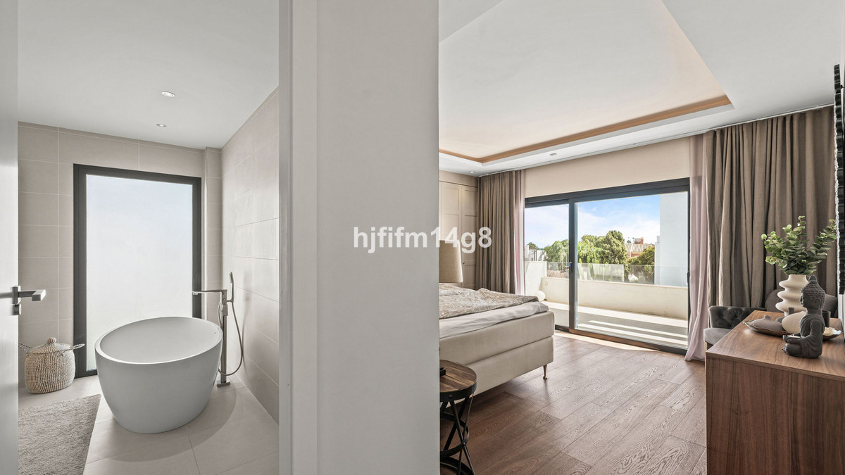 5 Bed Townhouse for sale in San Pedro De Alcántara Costa Del Sol, Málaga, Spain