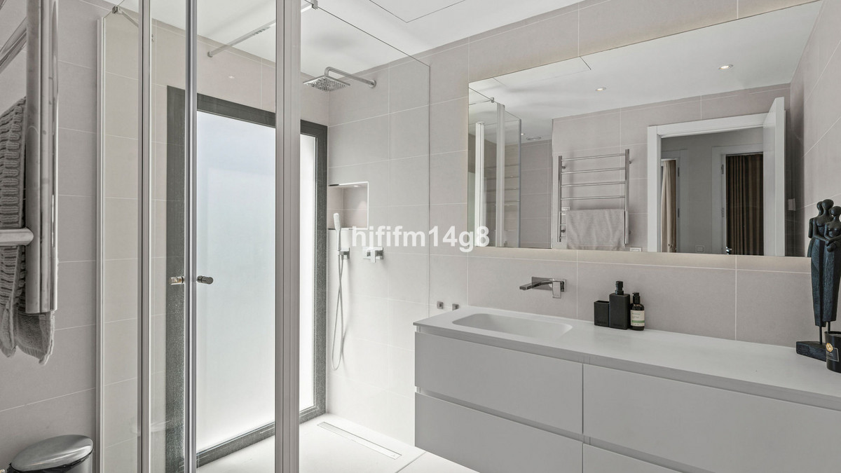 5 Bed Townhouse for sale in San Pedro De Alcántara Costa Del Sol, Málaga, Spain