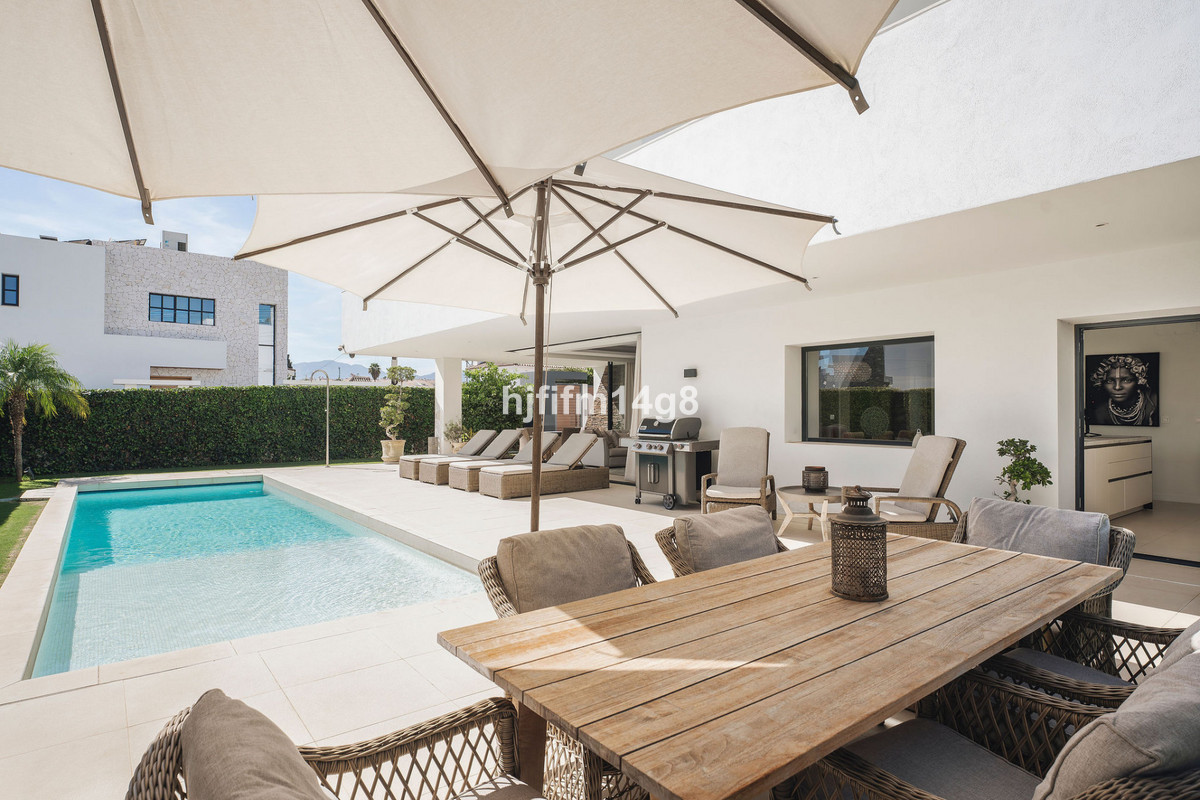 5 Bed Townhouse for sale in San Pedro De Alcántara Costa Del Sol, Málaga, Spain