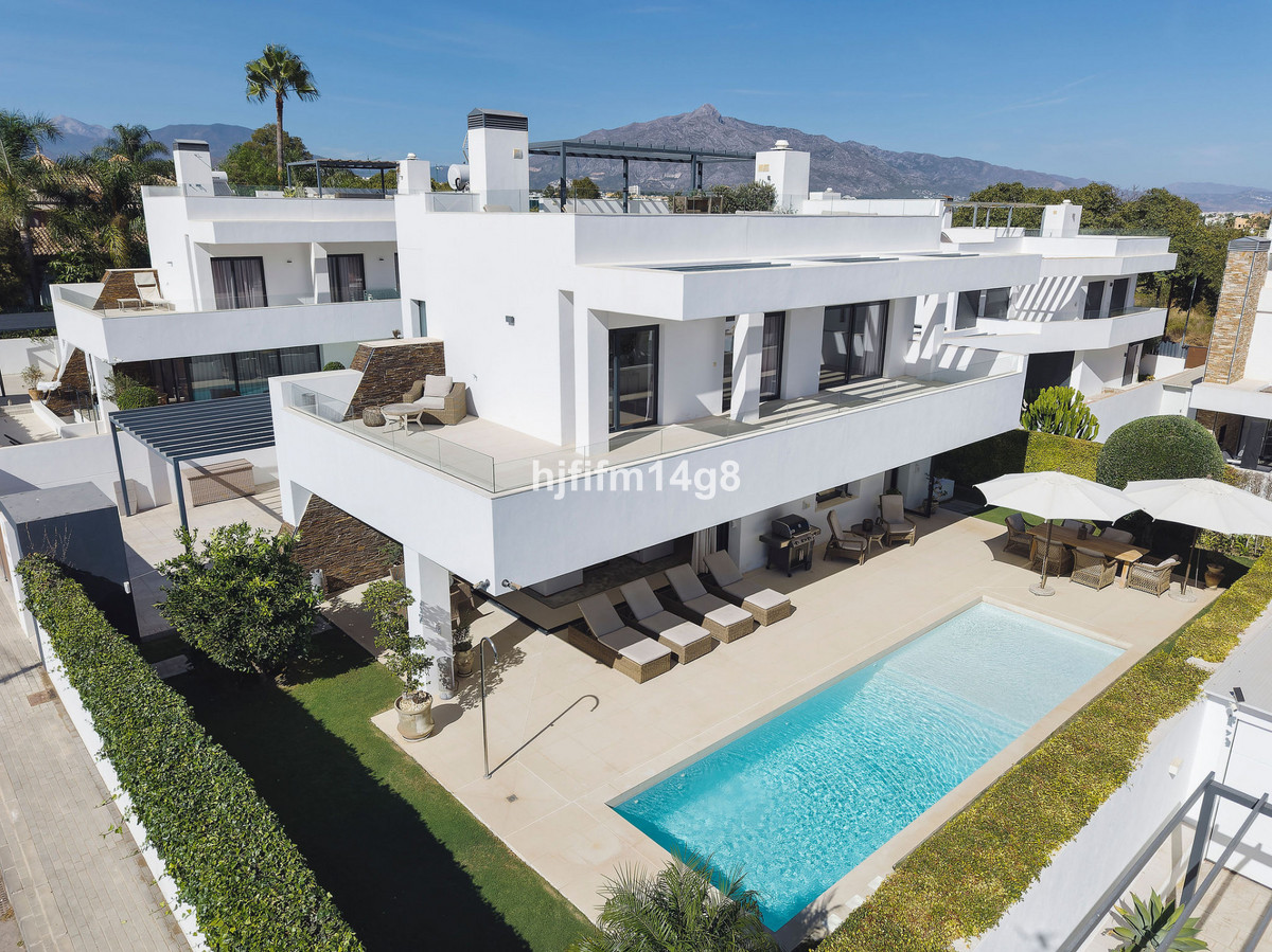 5 Bed Townhouse for sale in San Pedro De Alcántara Costa Del Sol, Málaga, Spain