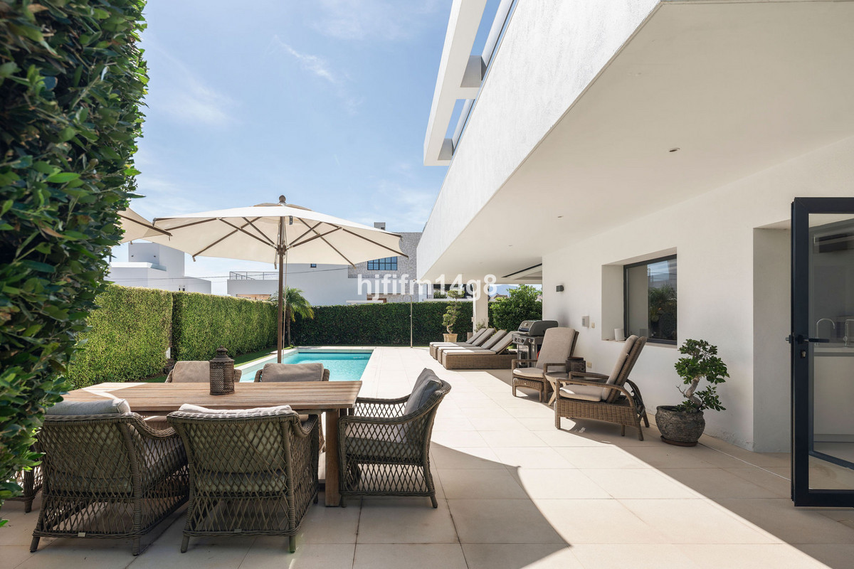 5 Bed Townhouse for sale in San Pedro De Alcántara Costa Del Sol, Málaga, Spain
